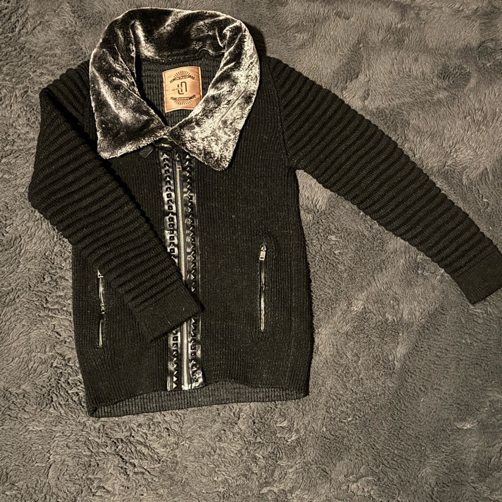 Men's Black Zip-Up Sweater with Faux Fur Collar